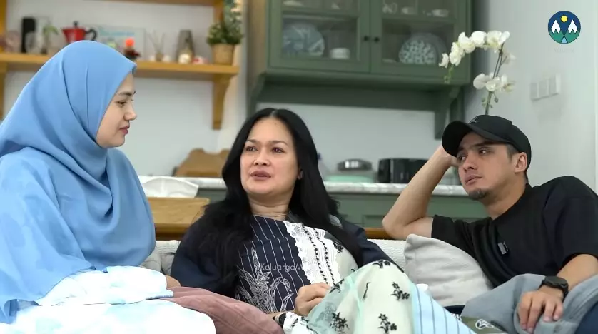 Donna Harun ke Herfiza sayang menantu © YouTube Donna Harun ke Herfiza sayang menantu © YouTube