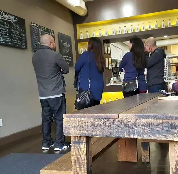 kembaran baju tempat umum © reddit kembaran baju tempat umum © reddit