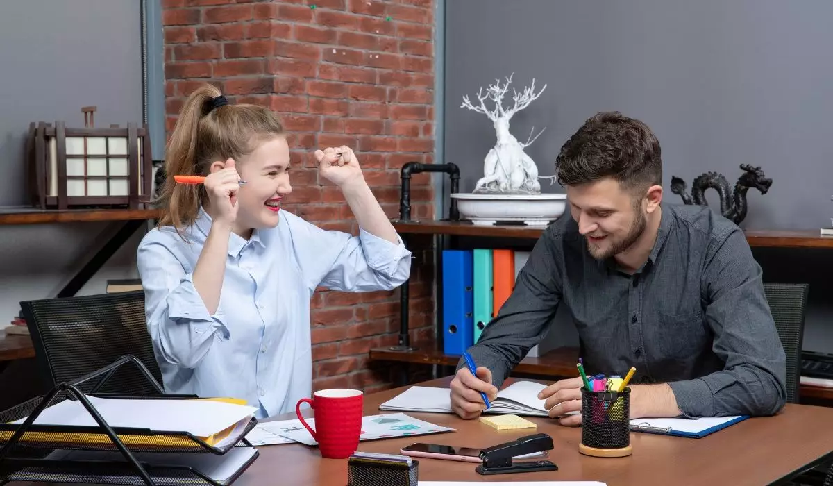 100 Kata-kata lucu tentang dunia kerja yang paling relate, ngakak dulu biar nggak burnout