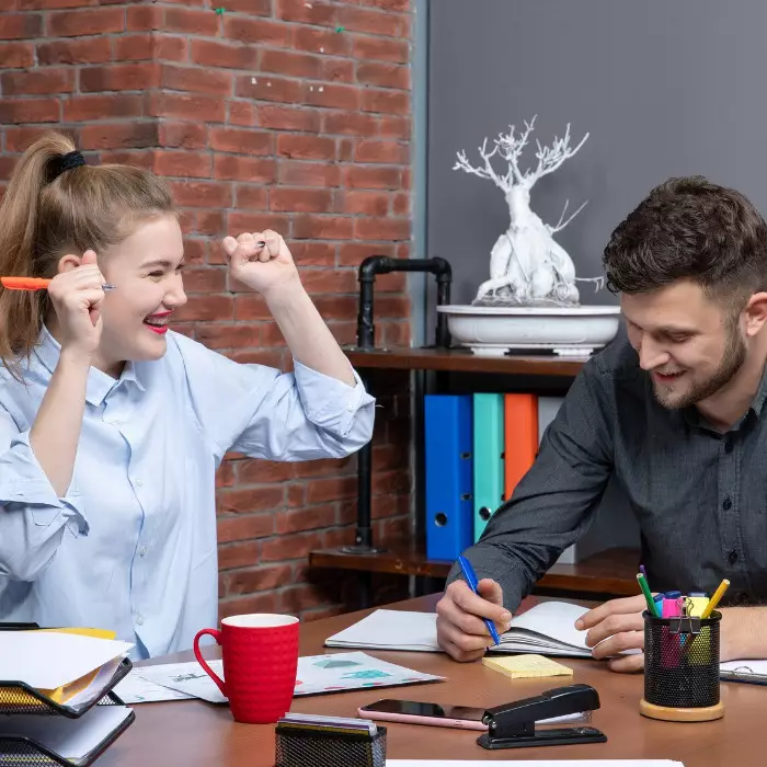 100 Kata-kata lucu tentang dunia kerja yang paling relate, ngakak dulu biar nggak burnout