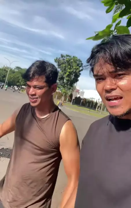 Surya Insomnia aspal jalanan berlubang © berbagai sumber Surya Insomnia aspal jalanan berlubang © berbagai sumber