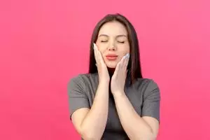 Nggak perlu skincare mahal, cuma dua bahan dapur ini bisa bikin wajah glowing dan awet muda alami