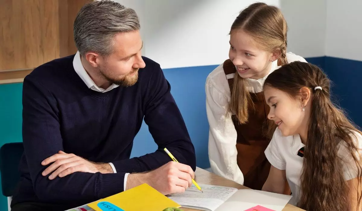 100 Kata-kata bijak guru untuk murid penuh nasihat, bantu kamu tetap fokus meski lagi banyak distraksi