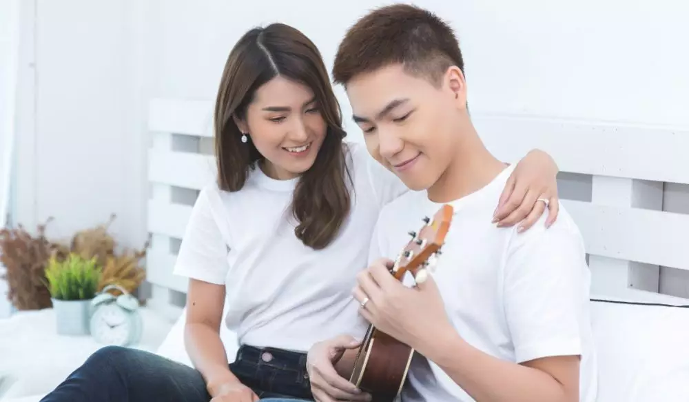 100 Kata-kata lucu gombalan receh yang bikin meleleh © 2025 brilio.net