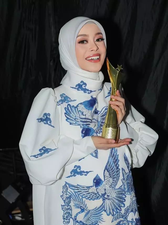 Potret baby bump Lesty Kejora © 2025 Instagram