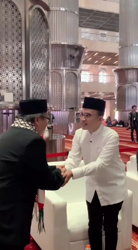 Ruben Onsu jadi pembicara tabligh akbar © Instagram