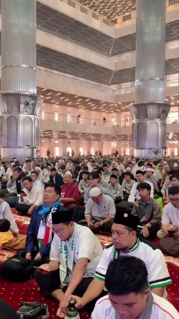 Ruben Onsu jadi pembicara tabligh akbar © Instagram