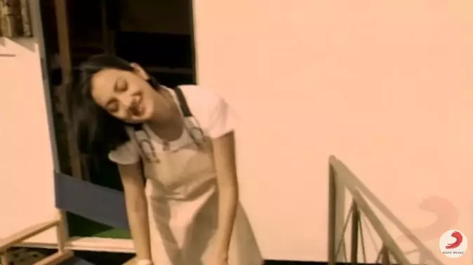 potret cut mini di video klip bidadari © YouTube potret cut mini di video klip bidadari © YouTube