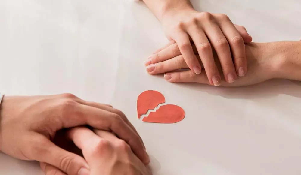 Kata-kata galau putus cinta yang bikin lega © 2025 brilio.net Kata-kata galau putus cinta yang bikin lega © 2025 brilio.net