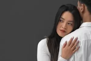 100 Kata-kata cinta sedih menyentuh hati wanita, romantis bikin nagis