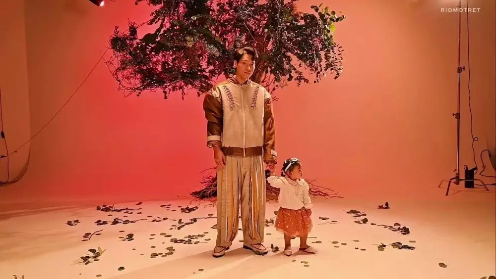 Na Daehoon jalani photoshoot bareng 3 anak tanpa Jule © 2025 Instagram Na Daehoon jalani photoshoot bareng 3 anak tanpa Jule © 2025 Instagram