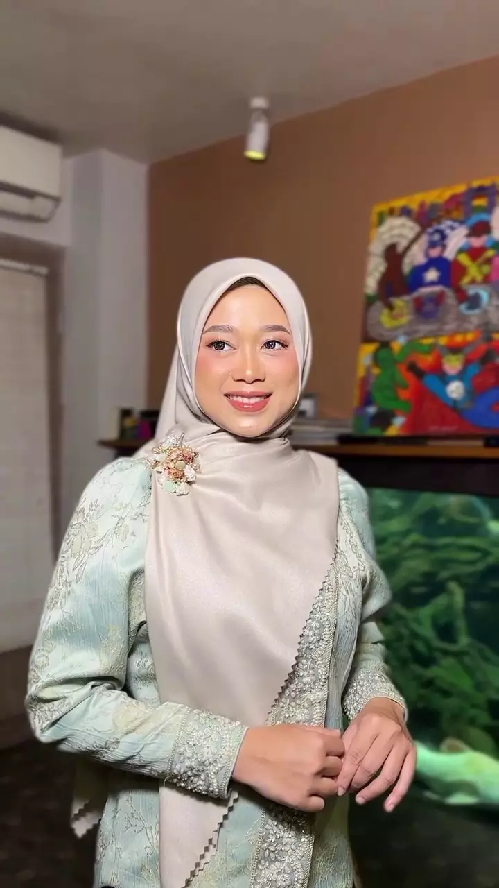 Della Sabrina istri Irfan Hakim wisuda S-2 akuntansi © 2025 Instagram