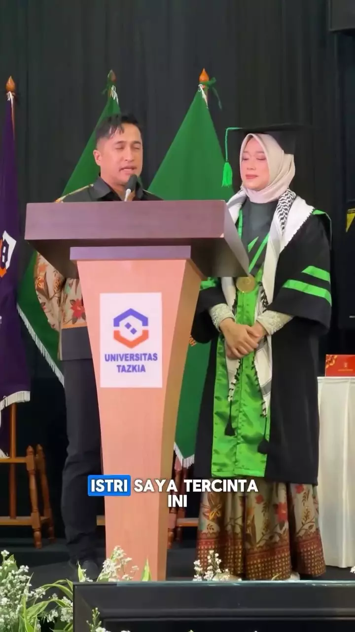 Della Sabrina istri Irfan Hakim wisuda S-2 akuntansi © 2025 Instagram