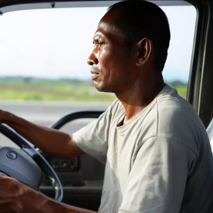 100 Kata-kata perjuangan seorang sopir, lelah di jalan, tapi semangat tak pernah padam