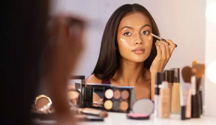 7 Rekomendasi concealer lokal harga di bawah Rp100 ribu, no crack, no luntur