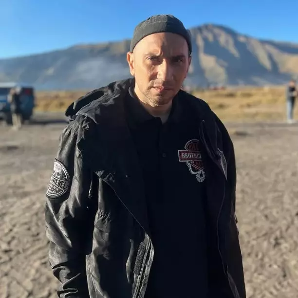 5 Kronologi kecelakaan aktor Gary Iskak, alami benturan keras dengan pohon karena motor hilang kendali