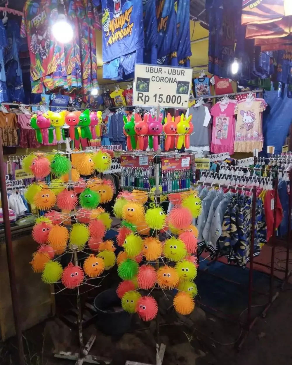 penampakan di depan toko © berbagai sumber penampakan di depan toko © berbagai sumber