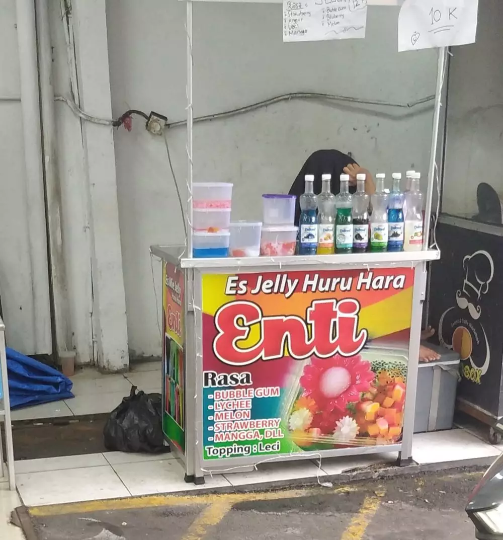 tulisan kocak spanduk minuman kekinian © berbagai sumber
