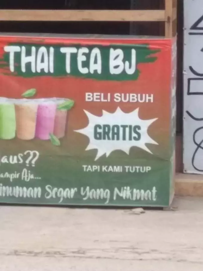 tulisan kocak spanduk minuman kekinian © berbagai sumber