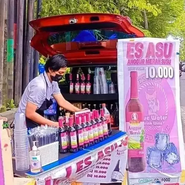 Tulisan lucu di 11 spanduk minuman ini bikin gagal fokus, lucunya out of the box banget