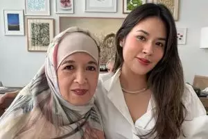 9 Potret kenangan manis Raisa dan Ibunda, bukti cinta ibu dan anak yang tak terlupakan