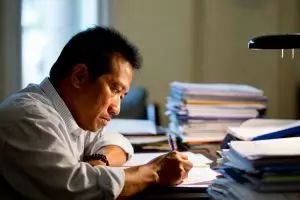 Kerja keras tapi tetap waras, ini 100 kata-kata lucu antistres