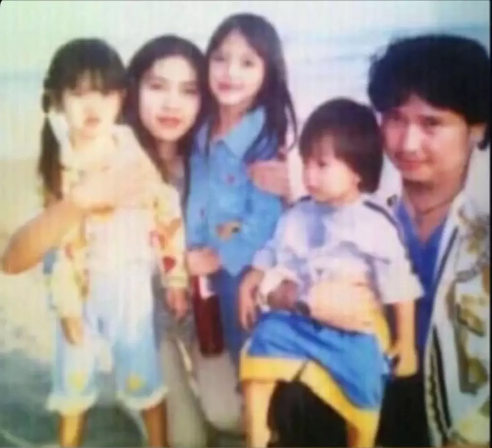 Wanita ini unggah foto lawas ayah Marshanda © TikTok Wanita ini unggah foto lawas ayah Marshanda © TikTok