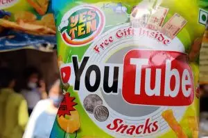 11 Nama unik jajanan yang bikin senyum sendiri, kreatif banget dan bikin nostalgia masa kecil