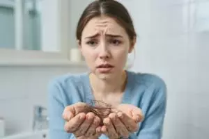 Cara menyuburkan rambut rontok pakai daun kari, hasilnya lebat banget sampai dikira hair extension