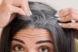 Kamu perlu tahu! Mencegah uban muncul bisa dengan 1 jenis minuman, bukan pakai bawang merah