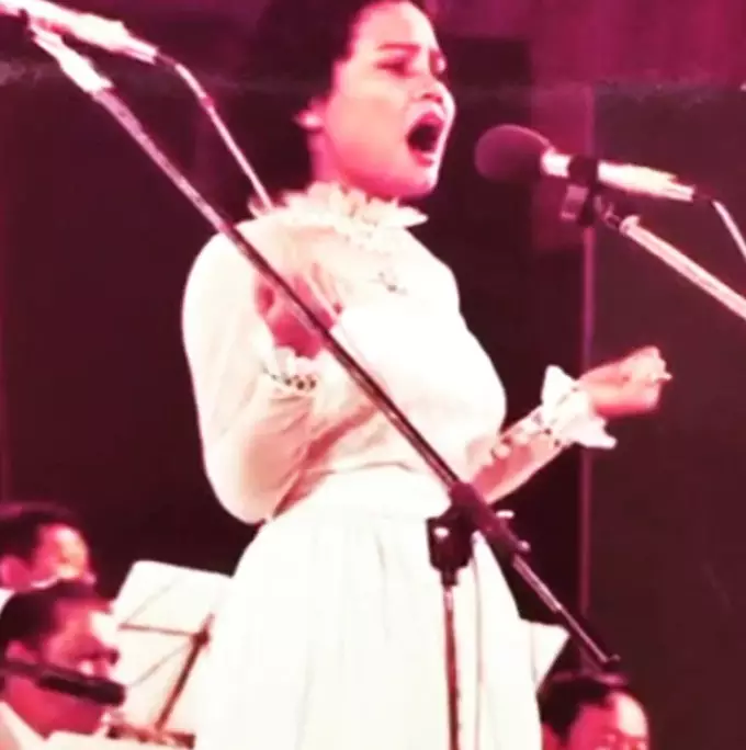 ibu virgoun penyanyi era 80an © berbagai sumber ibu virgoun penyanyi era 80an © berbagai sumber