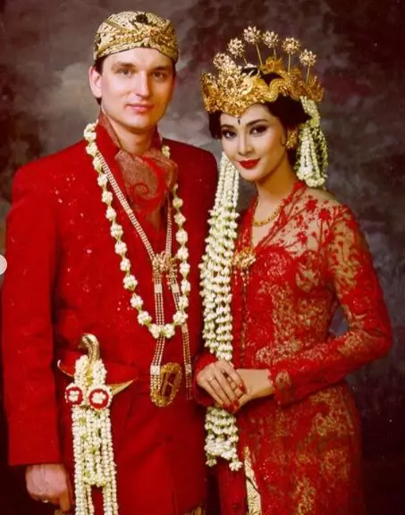 pasangan pesinetron saat menikah © berbagai sumber pasangan pesinetron saat menikah © berbagai sumber