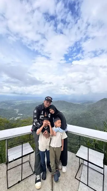 Inara Rusli dibatasi bertemu anak © berbagai sumber Inara Rusli dibatasi bertemu anak © berbagai sumber