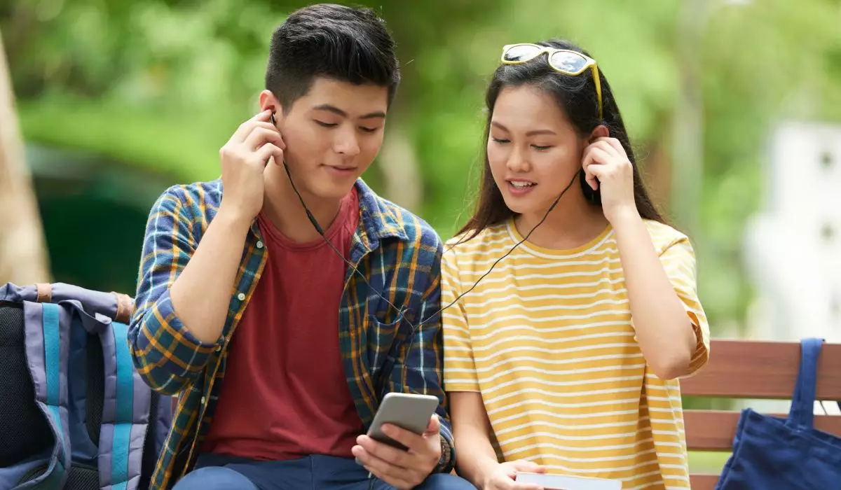 100 Kata-kata bucin bikin baper ala gen Z, bikin hati doi klepek-klepek