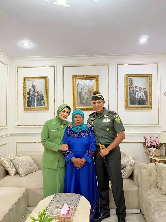 Suami Juliana Moechtar naik pangkat © 2025 Instagram