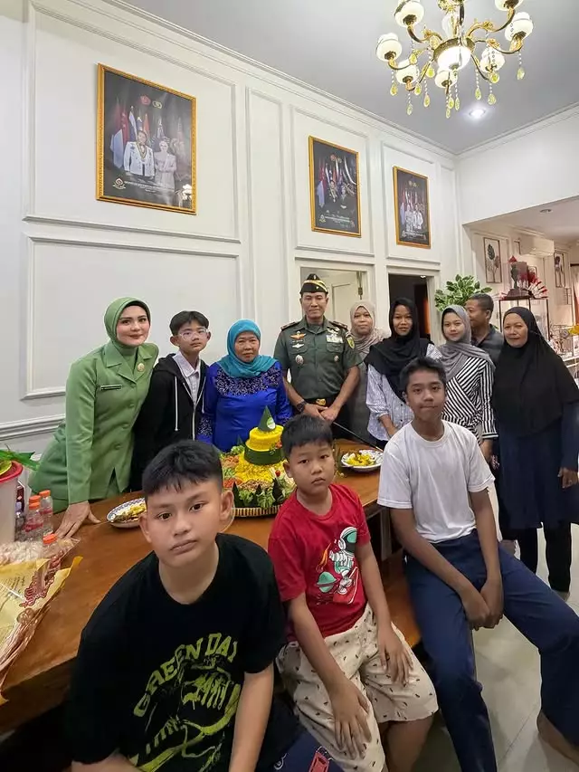 Suami Juliana Moechtar naik pangkat © 2025 Instagram