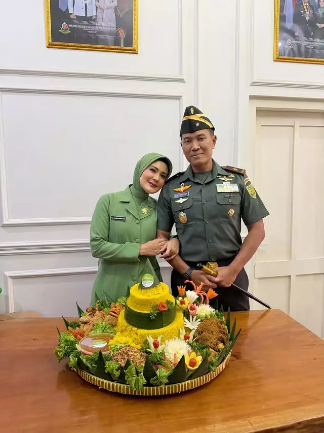 Suami Juliana Moechtar naik pangkat © 2025 Instagram