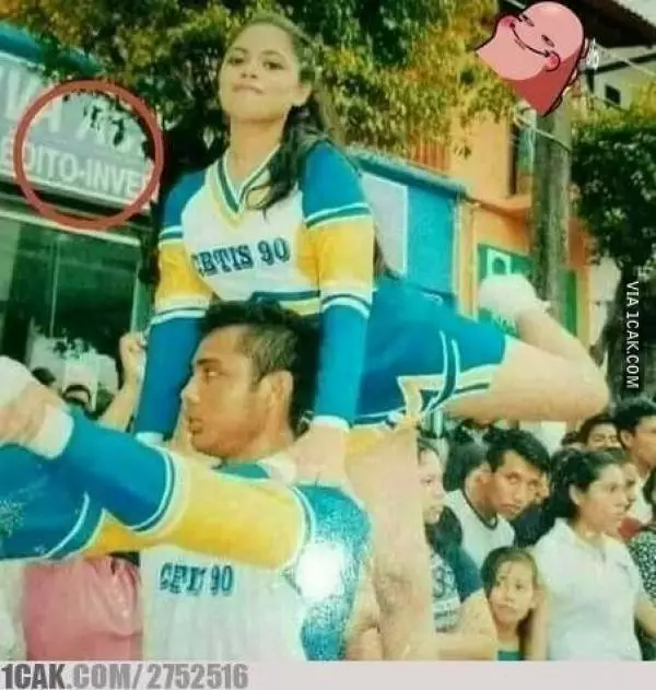 lingkaran merah mengecoh mata © berbagai sumber