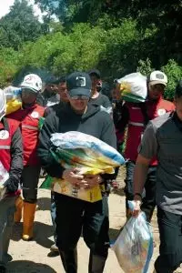 7 Potret seleb bantu korban bencana Sumatera, gaya Verrell Bramasta pakai rompi taktis disorot