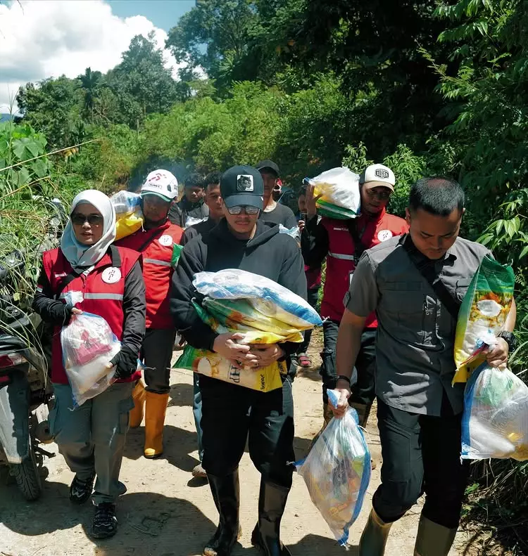 Seleb bantu langsung korban bencana Sumatra © 2025 brilio.net