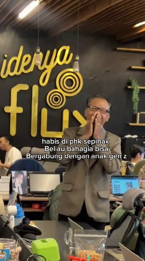 bapak 60 tahun diterima kerja bareng Gen Z © TikTok bapak 60 tahun diterima kerja bareng Gen Z © TikTok