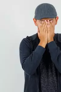 Meski kata-kata sedih itu mewakili kehampaan jiwa laki-laki, untaian tersebut juga menjadi pelampiasan untuk bangkit lebih kuat dari kegalauan.