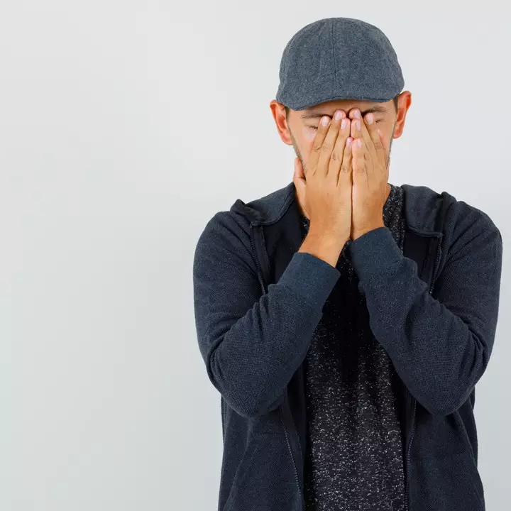 100 Kata-kata sedih laki-laki menohok hati