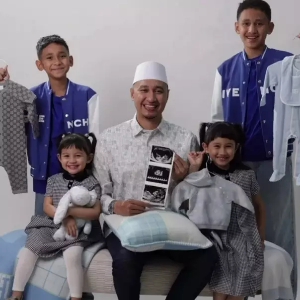 Tertutup tanpa dokumentasi, Kartika Putri melahirkan anak ketiganya dengan Habib Usman Bin Yahya