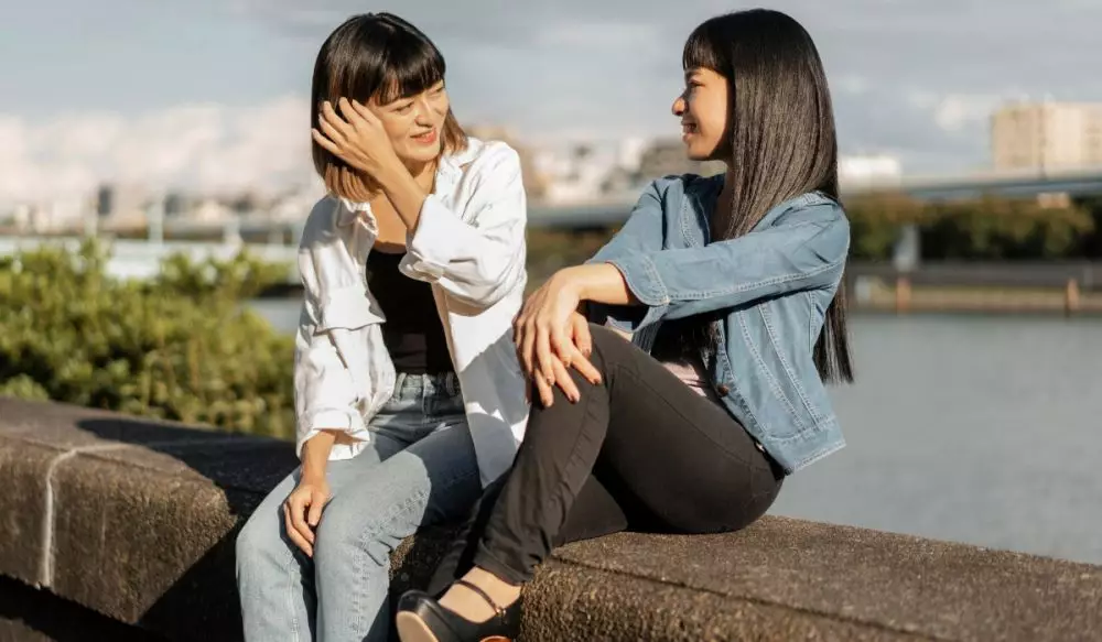 Kata-kata mutiara sahabat sejati yang menguatkan © 2025 brilio.net Kata-kata mutiara sahabat sejati yang menguatkan © 2025 brilio.net