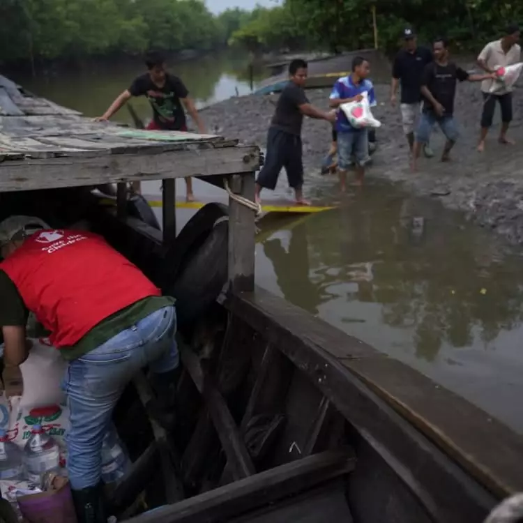 Penyaluran donasi korban bencana Sumatra © 2025 brilio.net