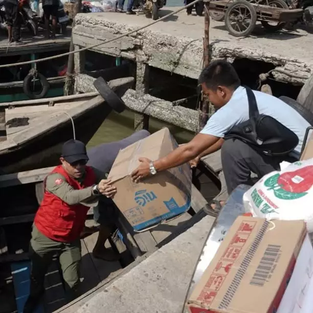 Berhasil kumpulkan donasi Rp10,3 M, Ferry Irwandi bagikan 9 potret penyaluran bantuan yang gercep