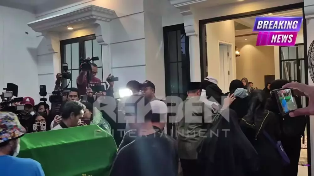 Epy Kusnandar tiba di rumah duka © 2025 brilio.net