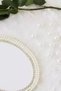 Saat membaca kata-kata mutiara cinta yang menyentuh, perasaan baper akan menghampiri, membawa perasaan rindu yang manis dan harapan yang lembut.