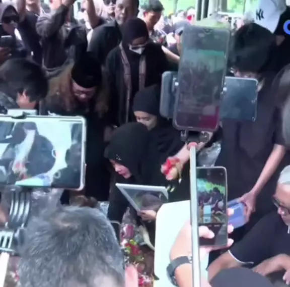 Epy Kusnandar dimakamkan di TPU Jeruk Purut Jakarta © 2025 brilio.net